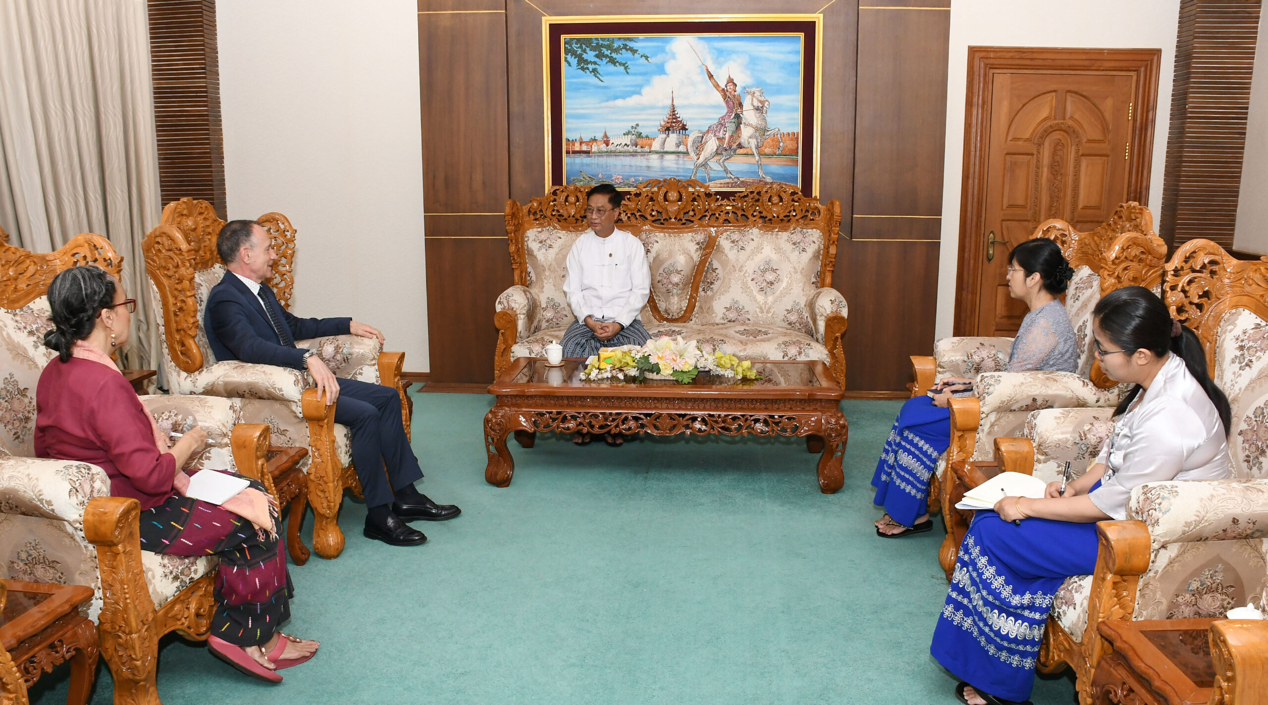 နိုင်ငံခြားရေးဝန်ကြီးဌာန၊ ဒုတိယဝန်ကြီး ဦးလွင်ဦးက မြန်မာနိုင်ငံဆိုင်ရာ ကုလသမဂ္ဂယာယီဌာနေညှိနှိုင်းရေးမှူးနှင့် လူသားချင်းစာနာထောက်ထားမှုဆိုင်ရာ ယာယီညှိနှိုင်းရေးမှူးဖြစ်သူ Mr. Marcoluigi Corsi အား လက်ခံတွေ့ဆုံ (၁၅-၅-၂၀၂၄ ရက်)