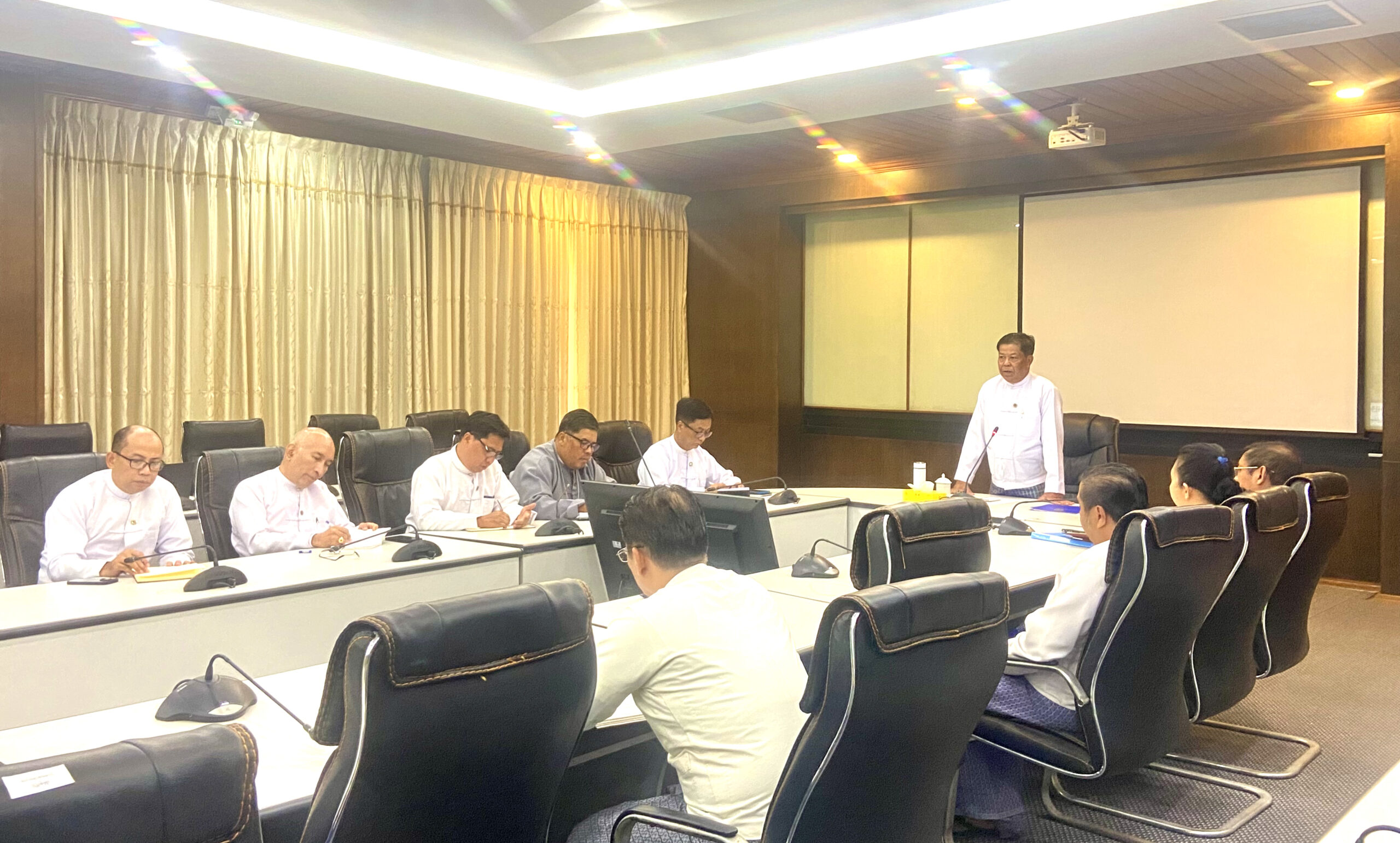 ဒုတိယဝန်ကြီးချုပ်နှင့် နိုင်ငံခြားရေးဝန်ကြီးဌာန ပြည်ထောင်စုဝန်ကြီးက မြန်မာသံရုံး၊ မြန်မာအမြဲတမ်းကိုယ်စားလှယ်အဖွဲ့ရုံးနှင့် မြန်မာကောင်စစ်ဝန်ချုပ်ရုံးများသို့ သွားရောက်တာဝန်ထမ်းဆောင်ကြမည့် အရာထမ်း/အမှုထမ်းများအား တွေ့ဆုံအမှာစကားပြောကြားသည့် အခမ်းအနားသို့ တက်ရောက်အမှာစကားပြောကြား (၁၀-၆-၂၀၂၄ ရက်)