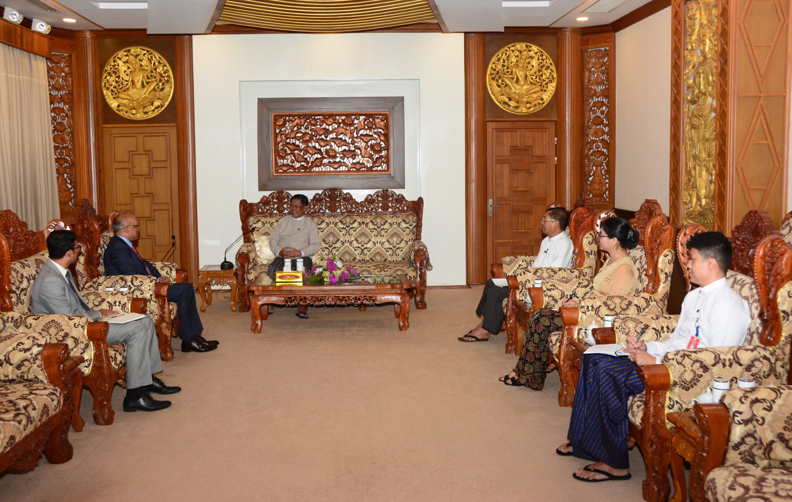 ဒုတိယဝန်ကြီးချုပ်နှင့် နိုင်ငံခြားရေးဝန်ကြီးဌာန၊ ပြည်ထောင်စုဝန်ကြီးက မြန်မာနိုင်ငံဆိုင်ရာ ဘင်္ဂလားဒေ့ရှ်သံအမတ်ကြီးအား လက်ခံတွေ့ဆုံ (၁၃-၆-၂၀၂၄ ရက်)