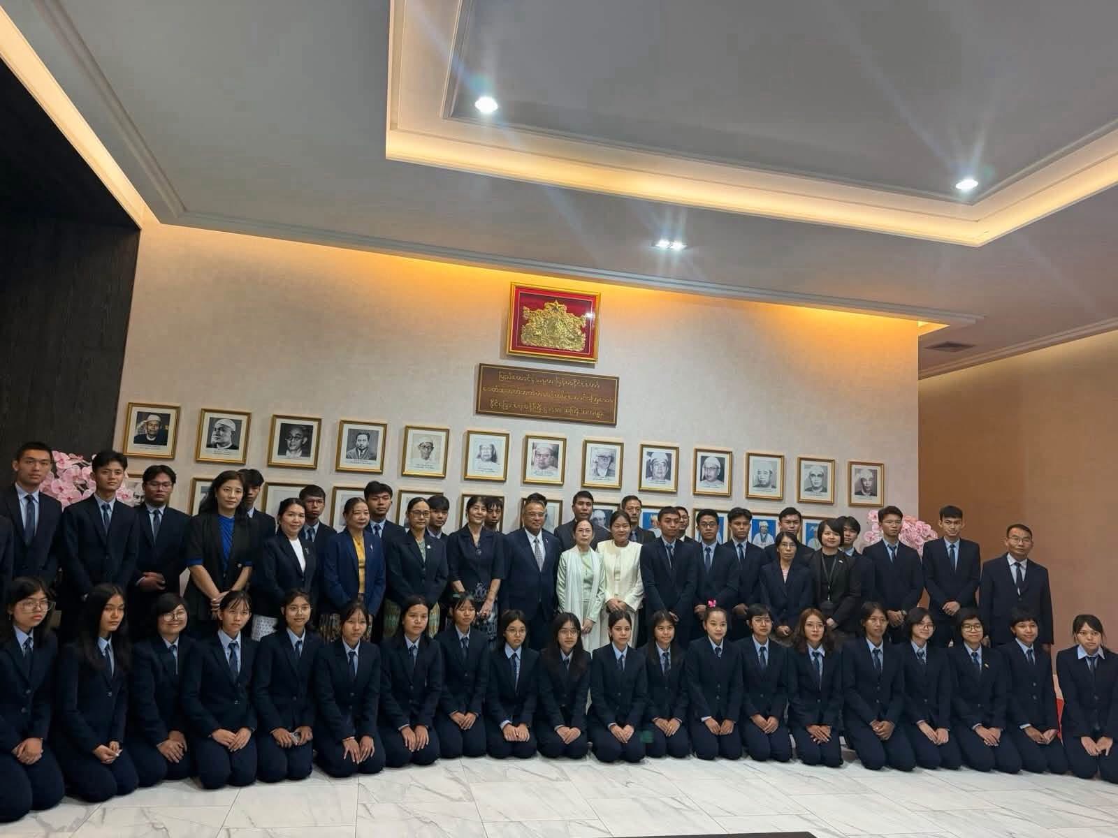 ထိုင်းနိုင်ငံဆိုင်ရာ မြန်မာသံအမတ်ကြီး ၂၀၂၆ ခုနှစ်၊ တက္ကသိုလ်ဝင် စာမေးပွဲနှင့် စက်မှု၊ စိုက်ပျိုး၊ မွေးမြူရေးတက္ကသိုလ်ဝင် စာမေးပွဲတို့တွင် ထူးချွန်စွာအောင်မြင်ခဲ့ကြသည့် ကျောင်းသား၊ ကျောင်းသူများအား ကြိုဆိုဂုဏ်ပြု