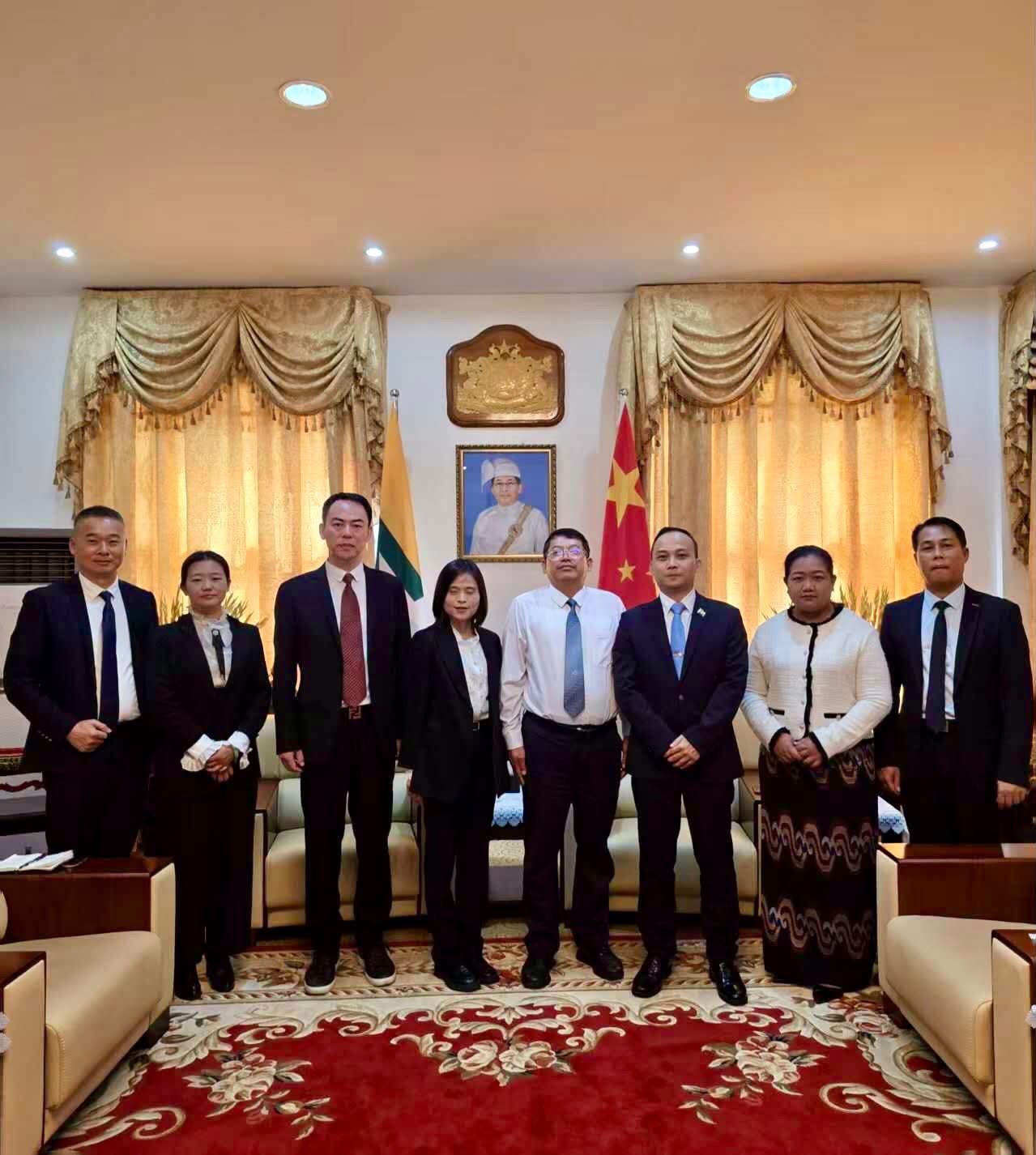 ကူမင်းမြို့အခြေစိုက် မြန်မာကောင်စစ်ဝန်ချုပ်က ယူနန်ပြည်နယ်၊ ပေါင်စန်းမြို့ နိုင်ငံခြားရေးရုံး ညွှန်ကြားရေးမှူးနှင့်အဖွဲ့ကို လက်ခံတွေ့ဆုံခဲ့ခြင်း
